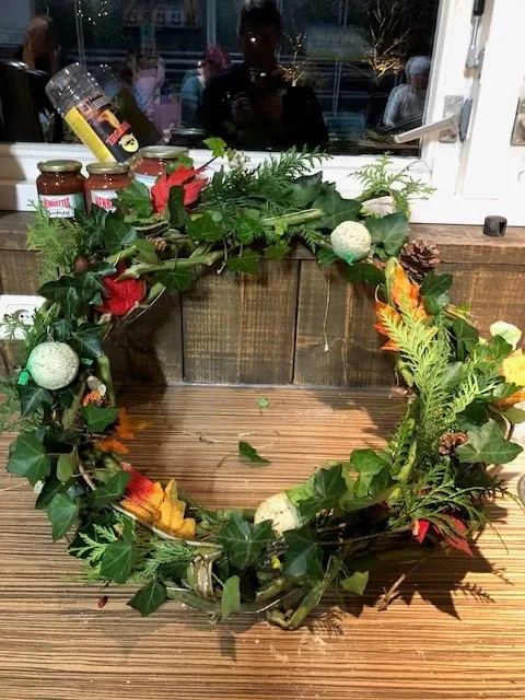 Henriette workshop kerstkransen maken tomatenstelen